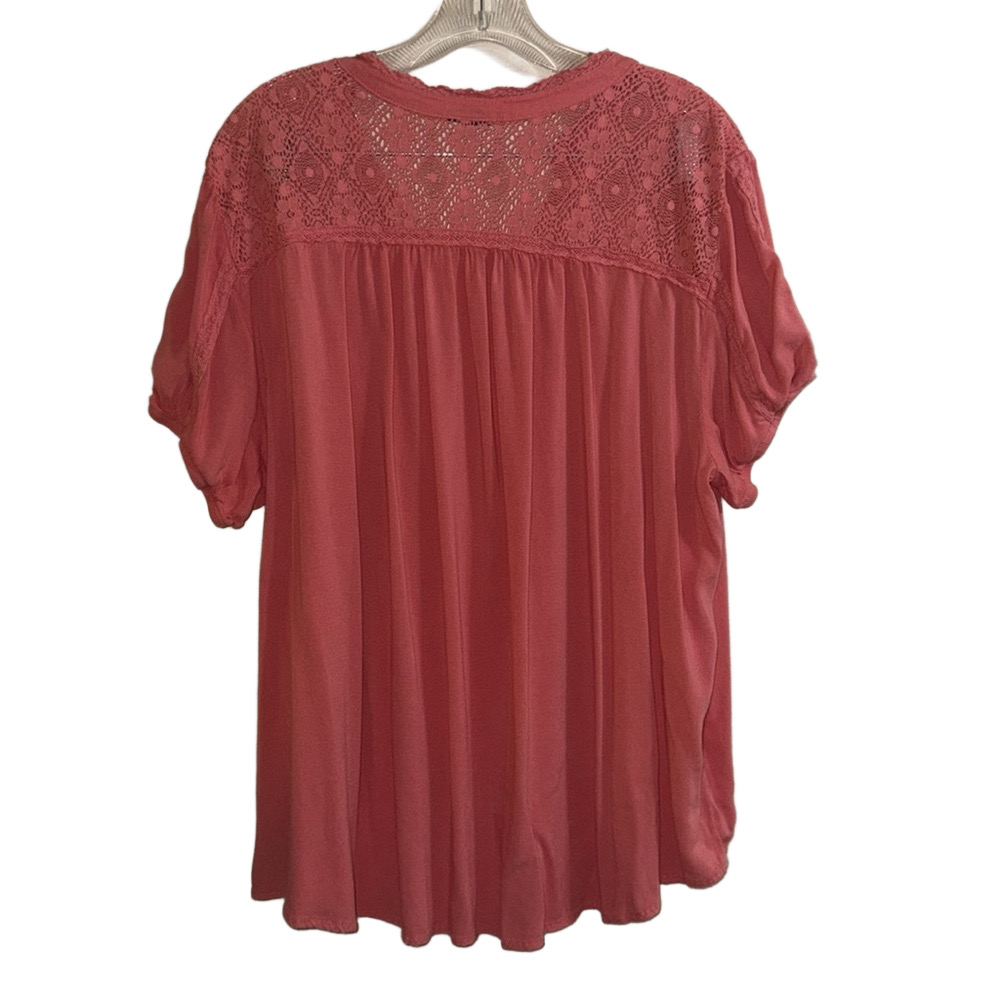 Torrid stretch pink crochet lace inset blouse - Picture 5 of 7